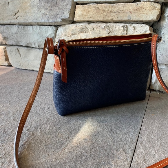 Dooney & Bourke - Picture 3 of 6